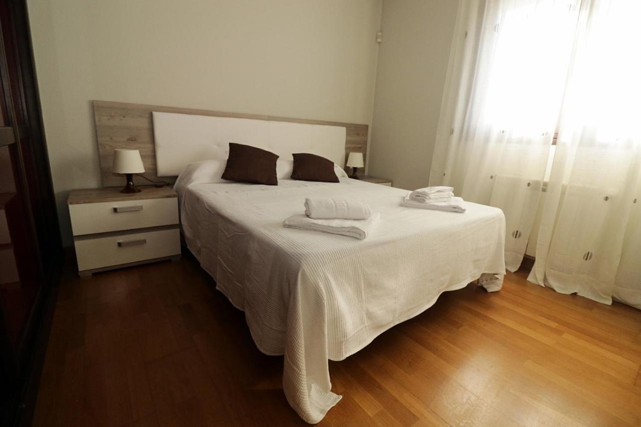 Ferienwohnung Apartamento , Wifi Y Garaje Cerca Del Centro Oviédo Exterior foto