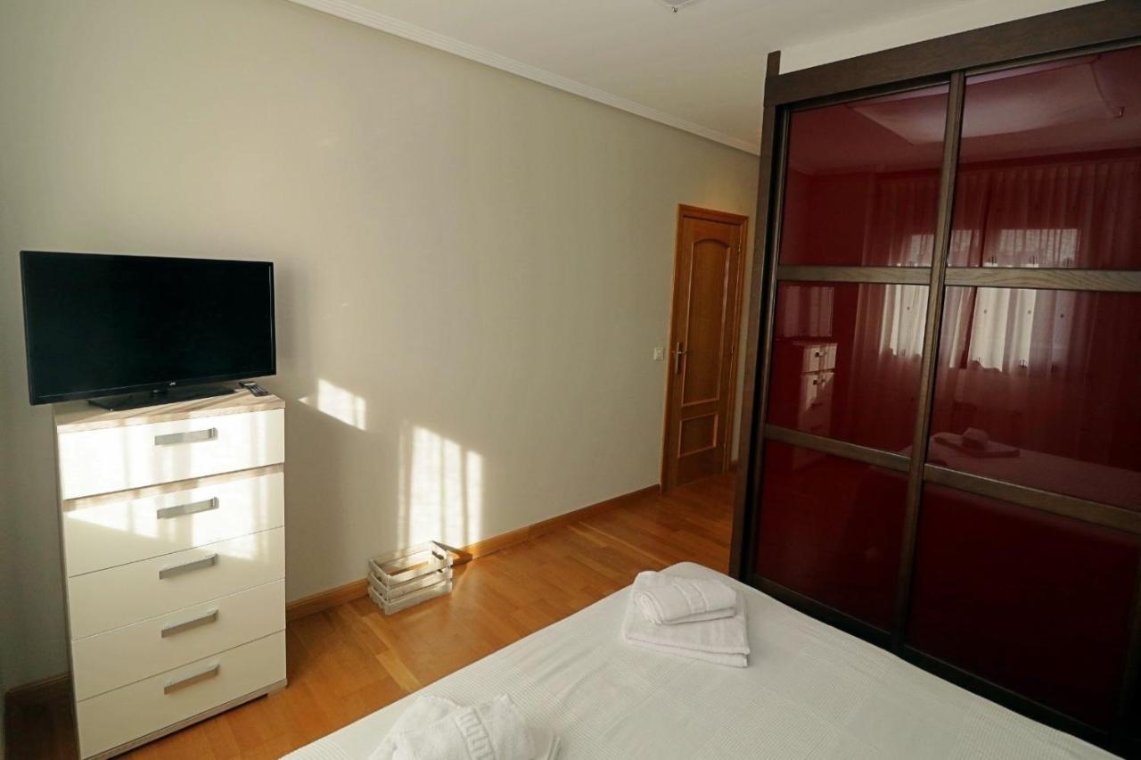 Ferienwohnung Apartamento , Wifi Y Garaje Cerca Del Centro Oviédo Exterior foto